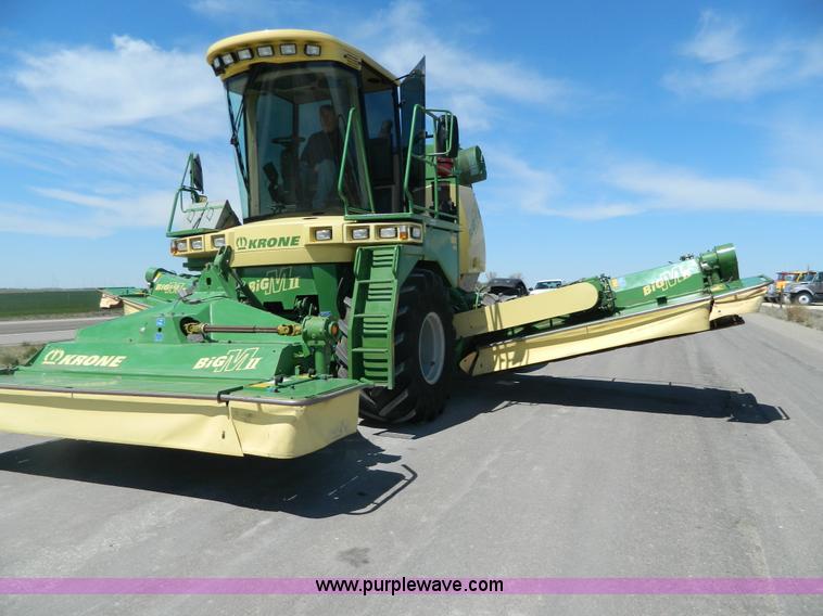 image for item J8981 2006 Krone Big M II self-propelled windrower