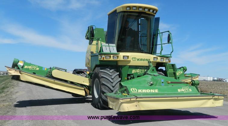 image for item J8981 2006 Krone Big M II self-propelled windrower