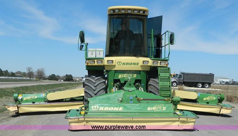 image for item J8981 2006 Krone Big M II self-propelled windrower