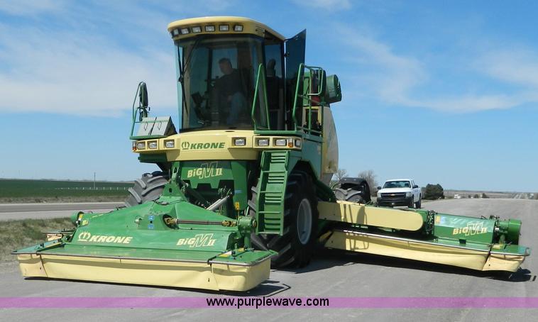 image for item J8981 2006 Krone Big M II self-propelled windrower