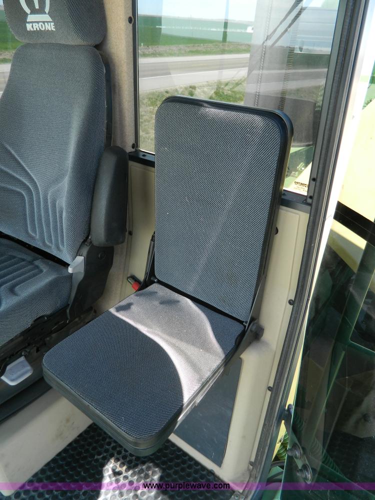 image for item J8981 2006 Krone Big M II self-propelled windrower