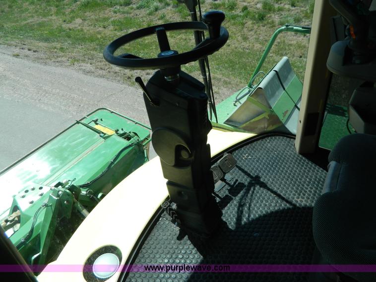 image for item J8981 2006 Krone Big M II self-propelled windrower