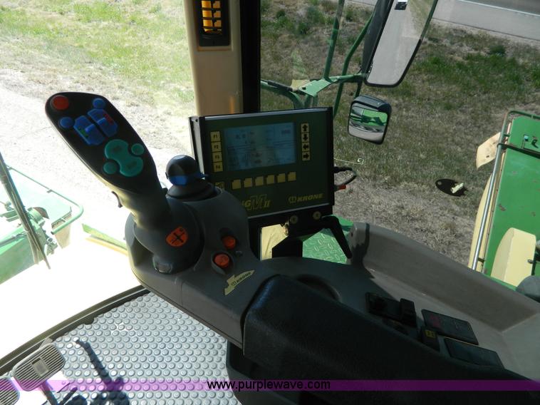 image for item J8981 2006 Krone Big M II self-propelled windrower