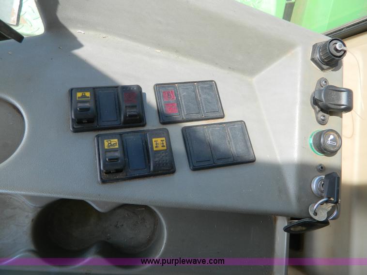 image for item J8981 2006 Krone Big M II self-propelled windrower