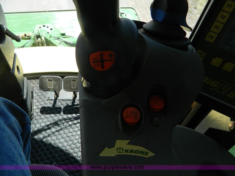 image for item J8981 2006 Krone Big M II self-propelled windrower