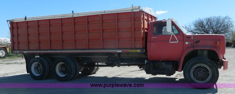 image for item J8989 1981 Chevrolet C70 grain truck