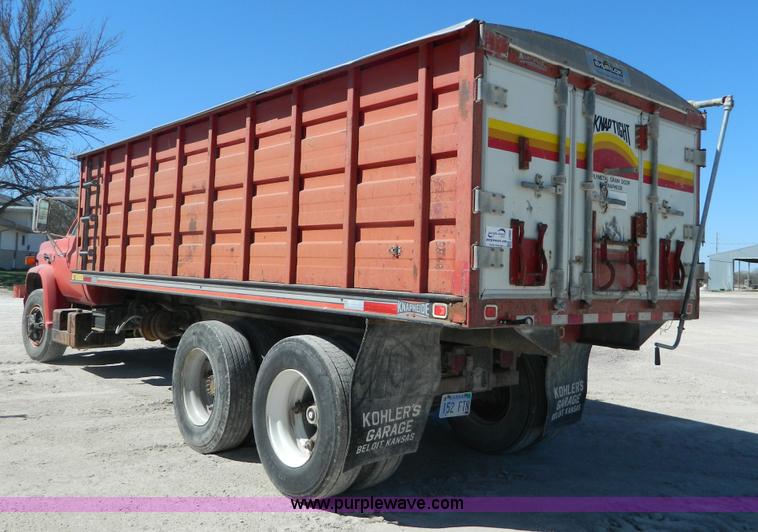 image for item J8989 1981 Chevrolet C70 grain truck