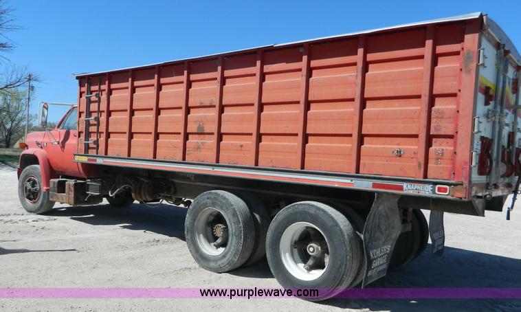 image for item J8989 1981 Chevrolet C70 grain truck