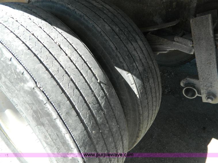 image for item J8989 1981 Chevrolet C70 grain truck