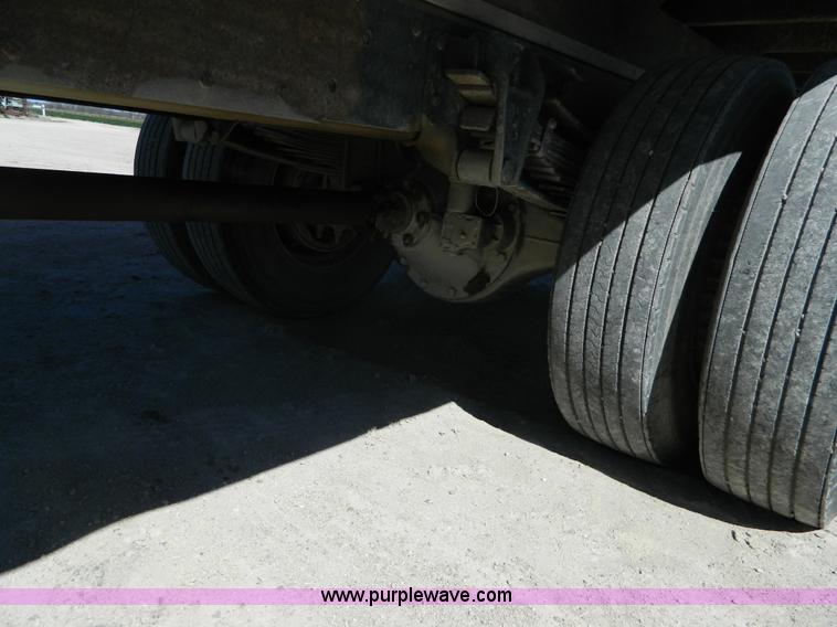 image for item J8989 1981 Chevrolet C70 grain truck