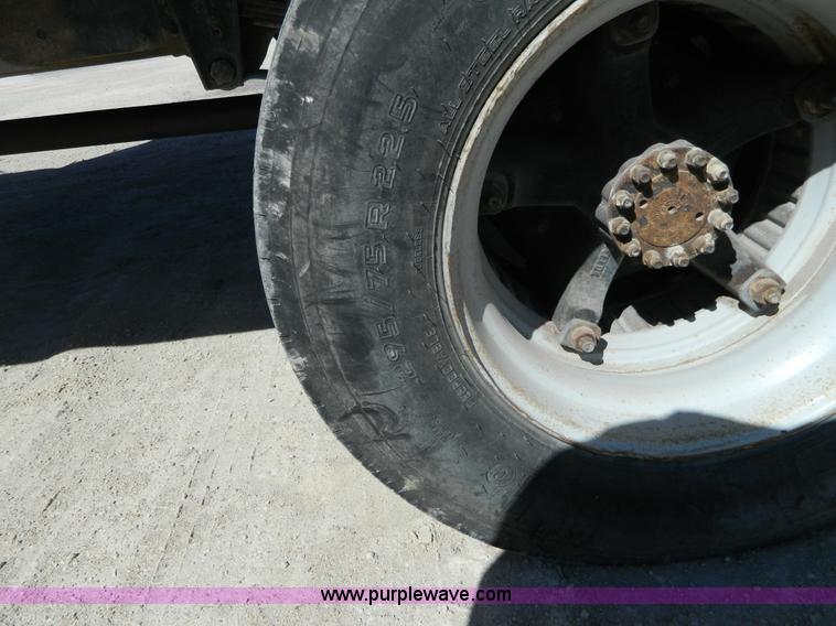 image for item J8989 1981 Chevrolet C70 grain truck