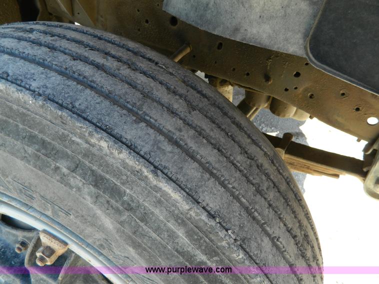 image for item J8989 1981 Chevrolet C70 grain truck