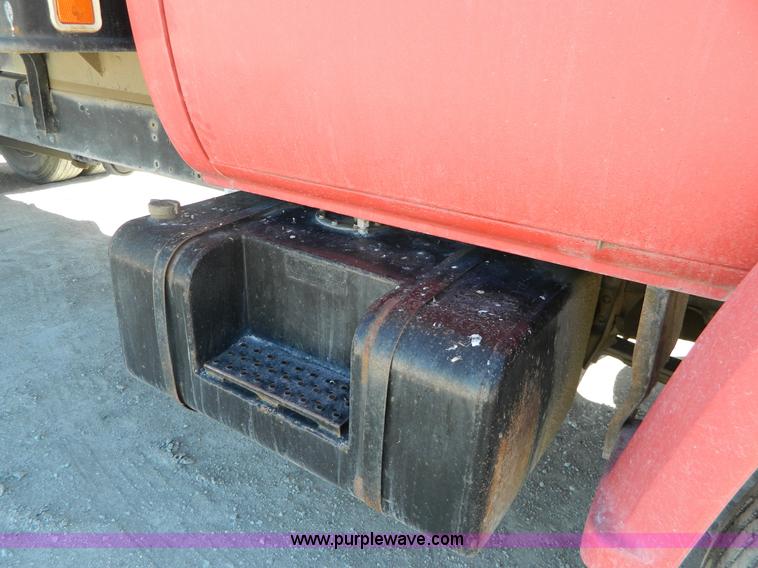 image for item J8989 1981 Chevrolet C70 grain truck