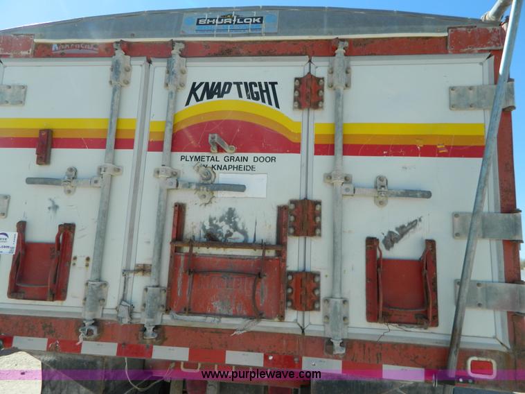 image for item J8989 1981 Chevrolet C70 grain truck