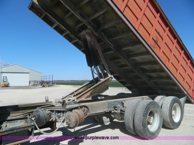 image for item J8989 1981 Chevrolet C70 grain truck