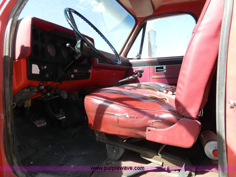 image for item J8989 1981 Chevrolet C70 grain truck