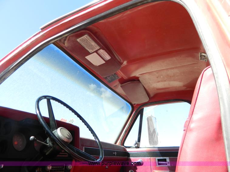 image for item J8989 1981 Chevrolet C70 grain truck