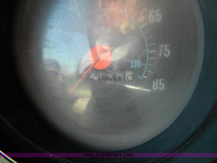 image for item J8989 1981 Chevrolet C70 grain truck