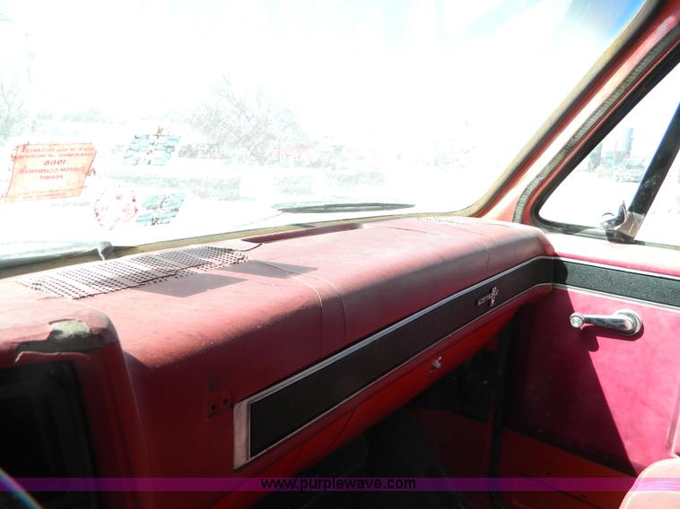 image for item J8989 1981 Chevrolet C70 grain truck