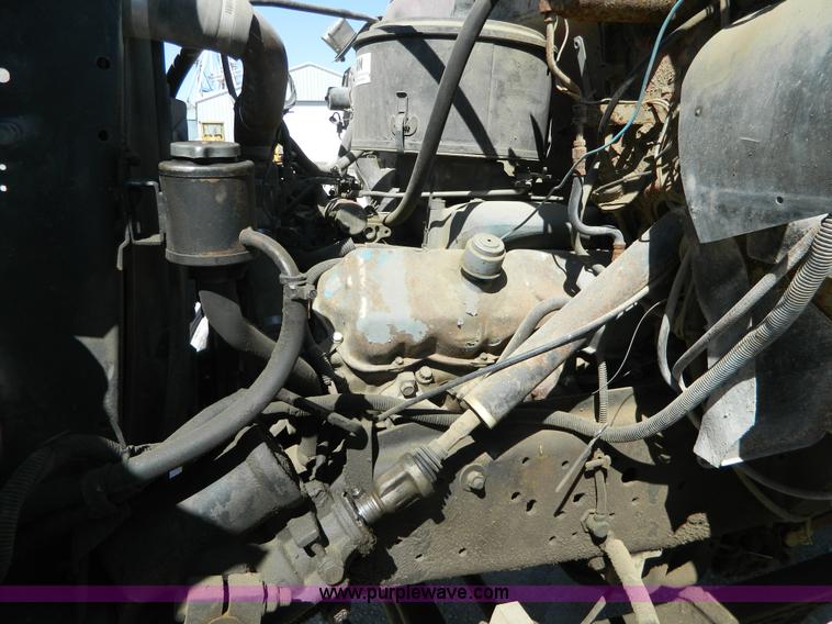 image for item J8989 1981 Chevrolet C70 grain truck