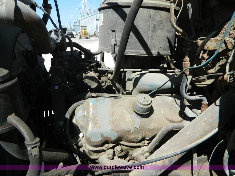 image for item J8989 1981 Chevrolet C70 grain truck