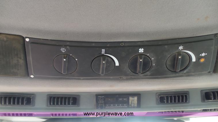 image for item K4247 1994 Case IH 7220 tractor