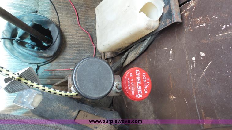 image for item K6750 1981 Ford LNT9000 grain truck