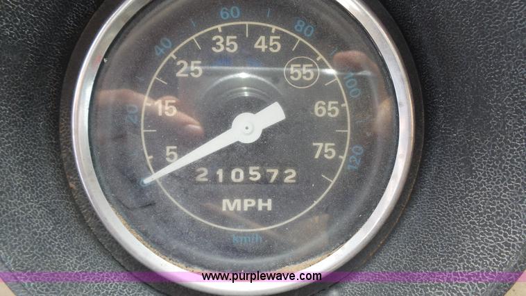 image for item K6750 1981 Ford LNT9000 grain truck