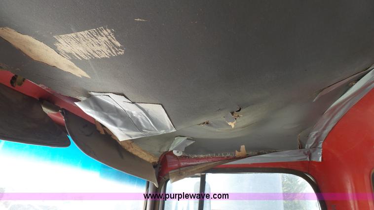 image for item K6750 1981 Ford LNT9000 grain truck