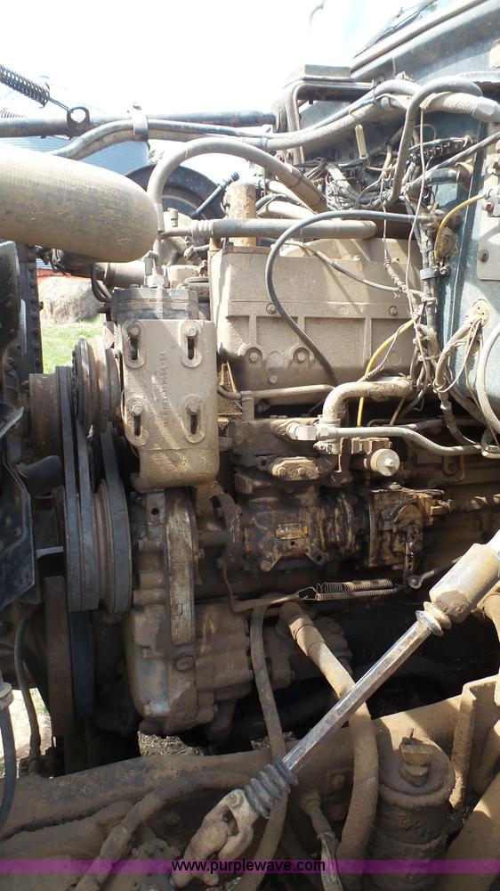 image for item K6750 1981 Ford LNT9000 grain truck