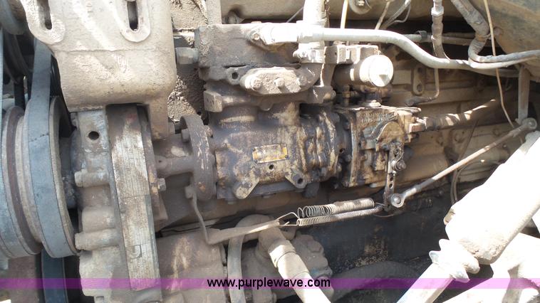 image for item K6750 1981 Ford LNT9000 grain truck