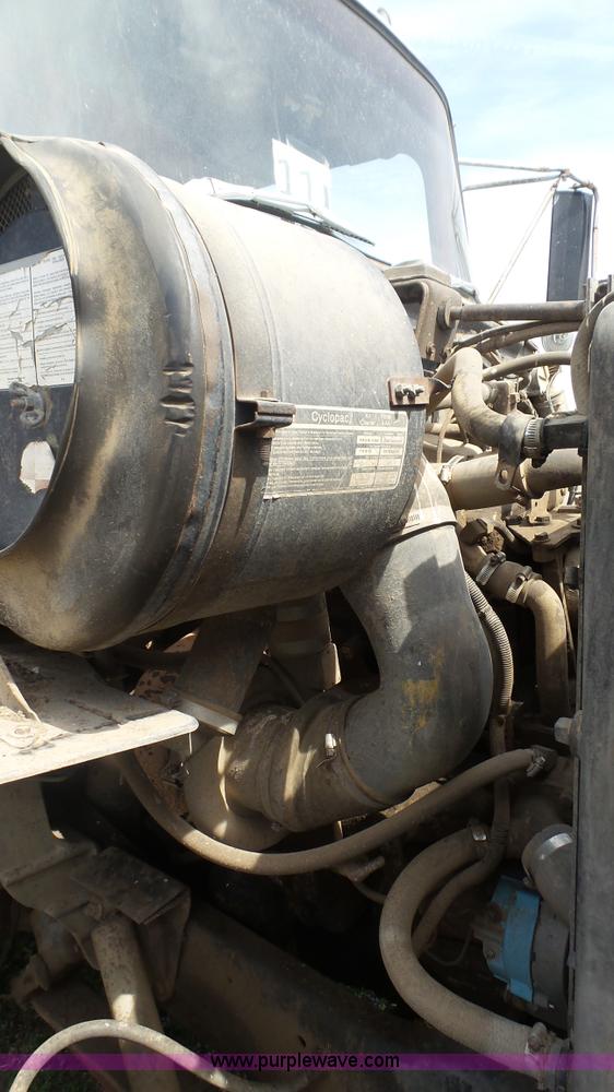 image for item K6750 1981 Ford LNT9000 grain truck