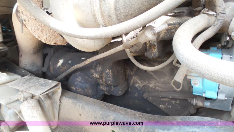 image for item K6750 1981 Ford LNT9000 grain truck