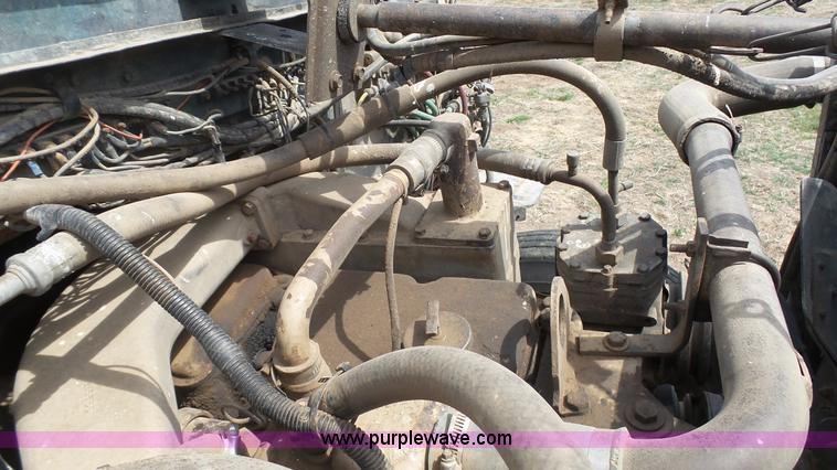 image for item K6750 1981 Ford LNT9000 grain truck