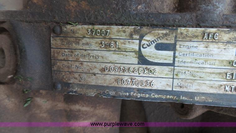 image for item K6750 1981 Ford LNT9000 grain truck