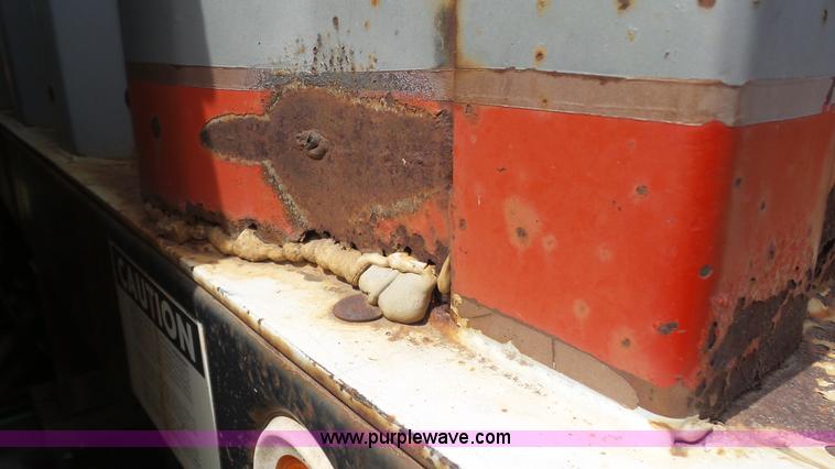 image for item K6750 1981 Ford LNT9000 grain truck