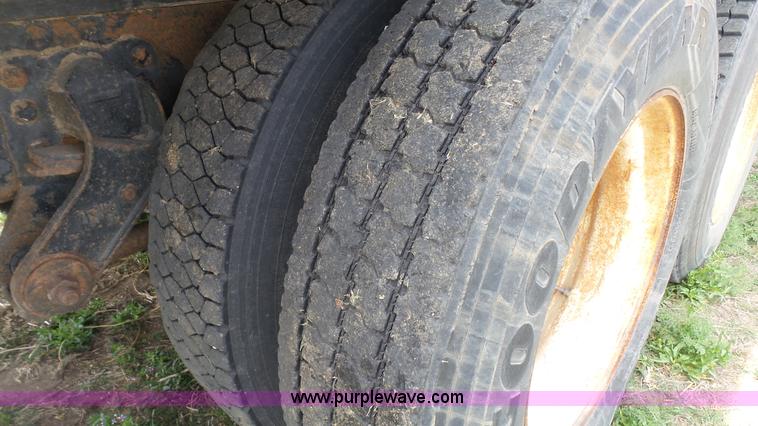 image for item K6750 1981 Ford LNT9000 grain truck