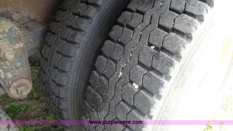 image for item K6750 1981 Ford LNT9000 grain truck