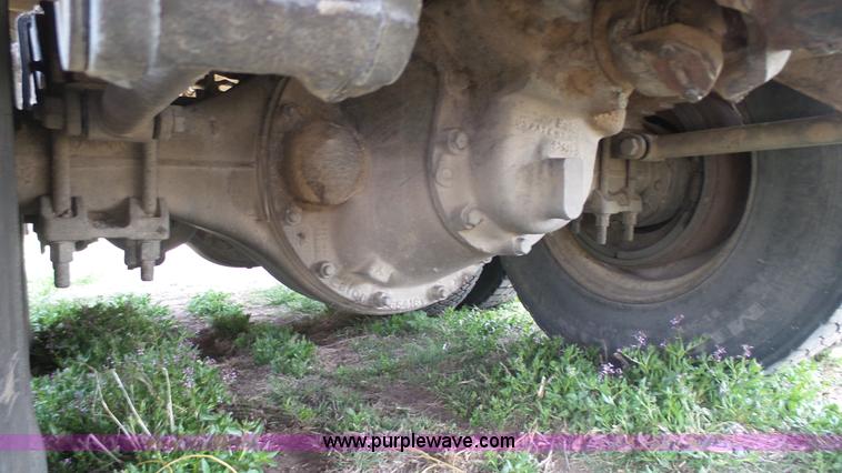 image for item K6750 1981 Ford LNT9000 grain truck