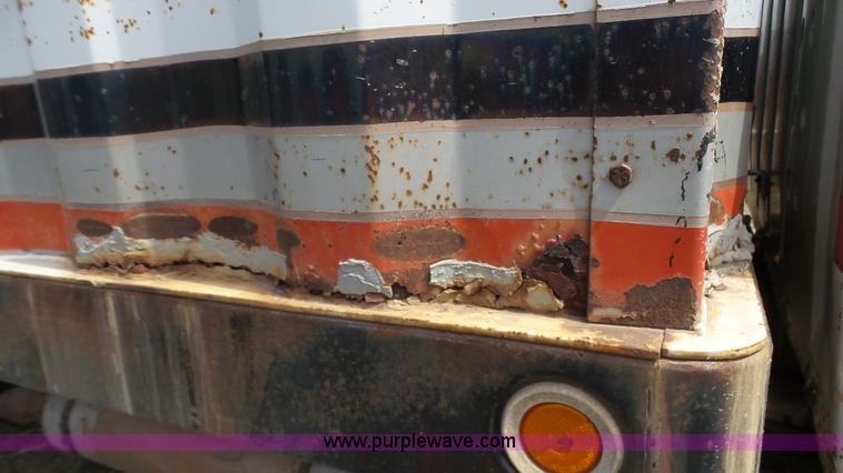 image for item K6750 1981 Ford LNT9000 grain truck