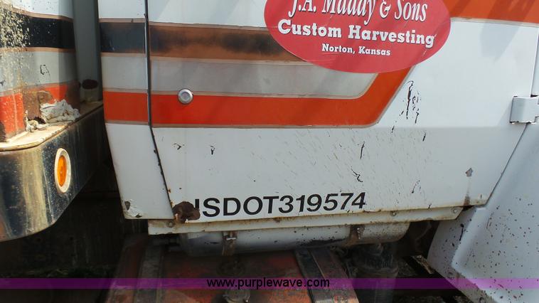 image for item K6750 1981 Ford LNT9000 grain truck