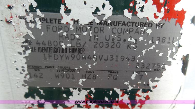 image for item K6750 1981 Ford LNT9000 grain truck