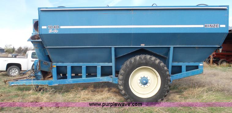 image for item K6754 Kinze 1040 grain cart