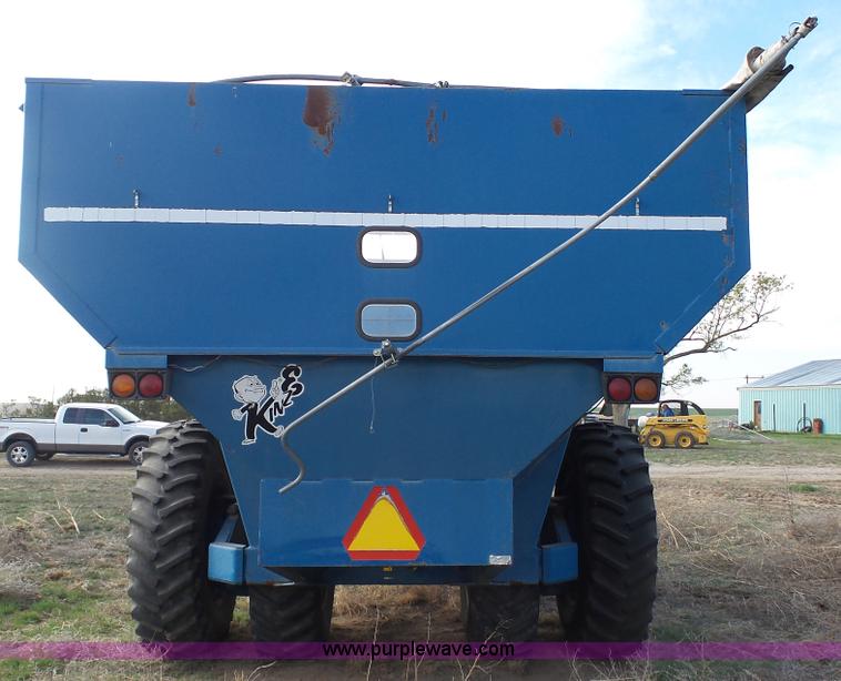 image for item K6754 Kinze 1040 grain cart