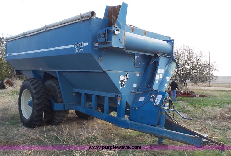image for item K6754 Kinze 1040 grain cart