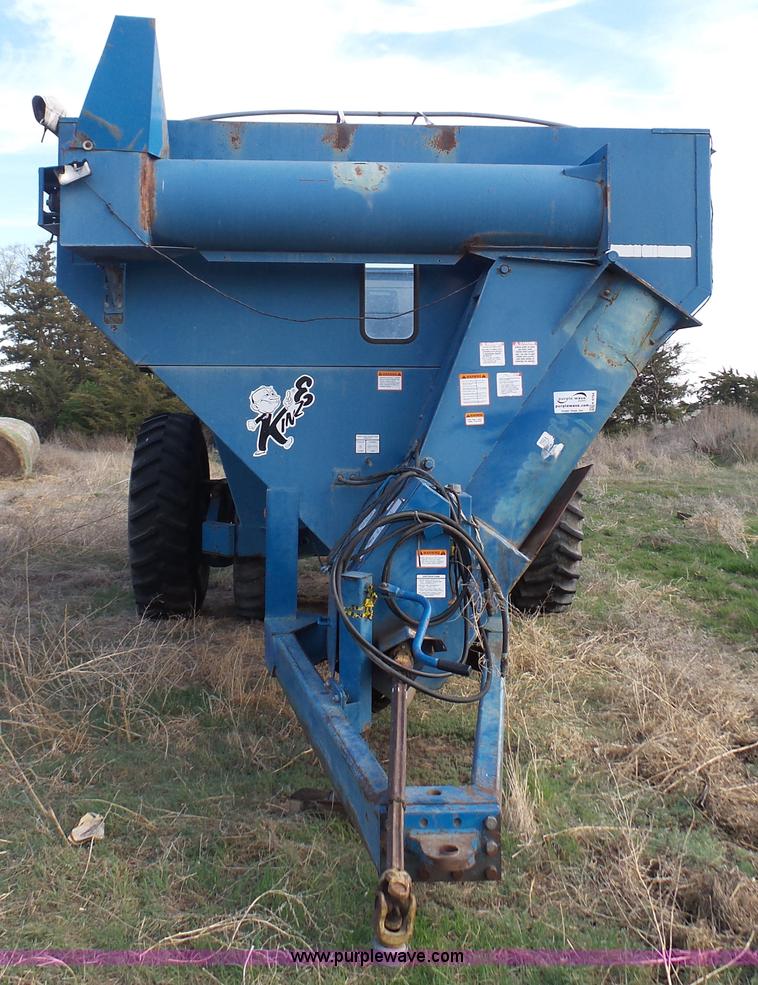 image for item K6754 Kinze 1040 grain cart