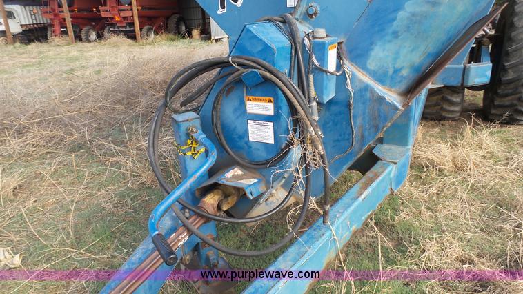 image for item K6754 Kinze 1040 grain cart