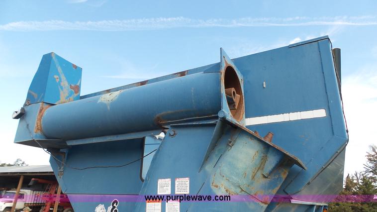 image for item K6754 Kinze 1040 grain cart