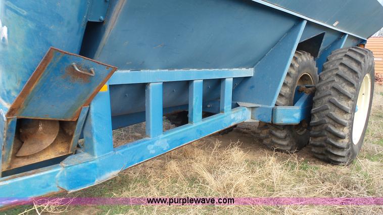 image for item K6754 Kinze 1040 grain cart