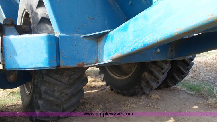 image for item K6754 Kinze 1040 grain cart